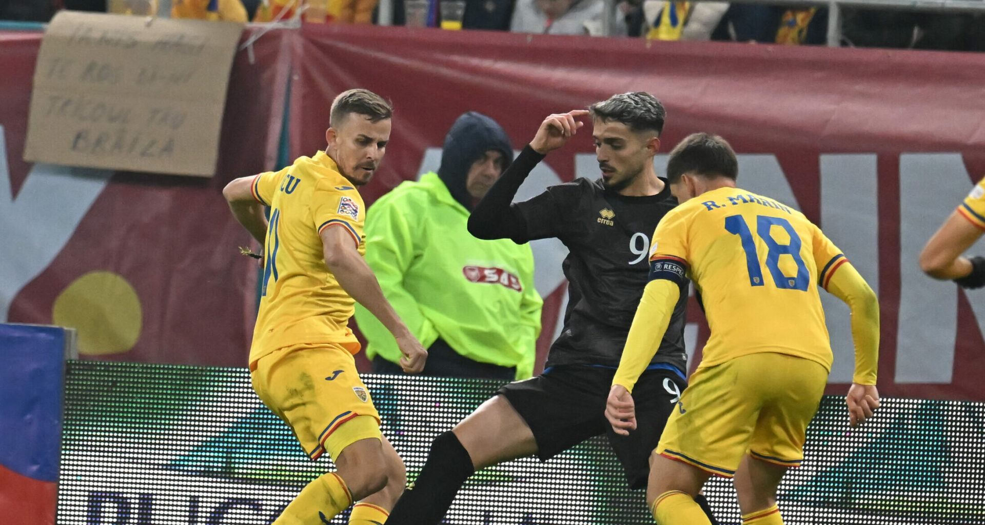 Ce i-au scris românii lui Albion Rrahmani, care a postat asta după decizia UEFA din România