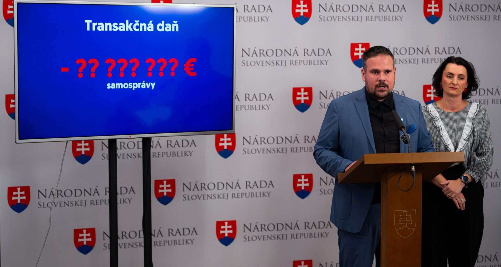 Vypočítali sme, akú veľkú sekeru zatne Ficova vláda samosprávam