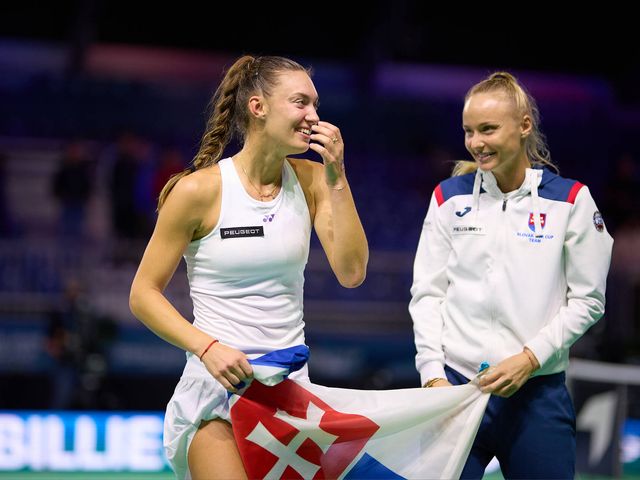 Slovakia stun USA to set up quarter-final against Australia