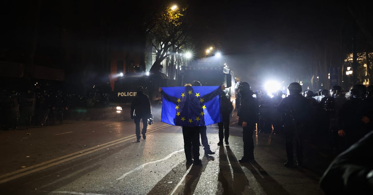 Georgia protests escalate, demonstrators clash with police after EU talks halted – POLITICO