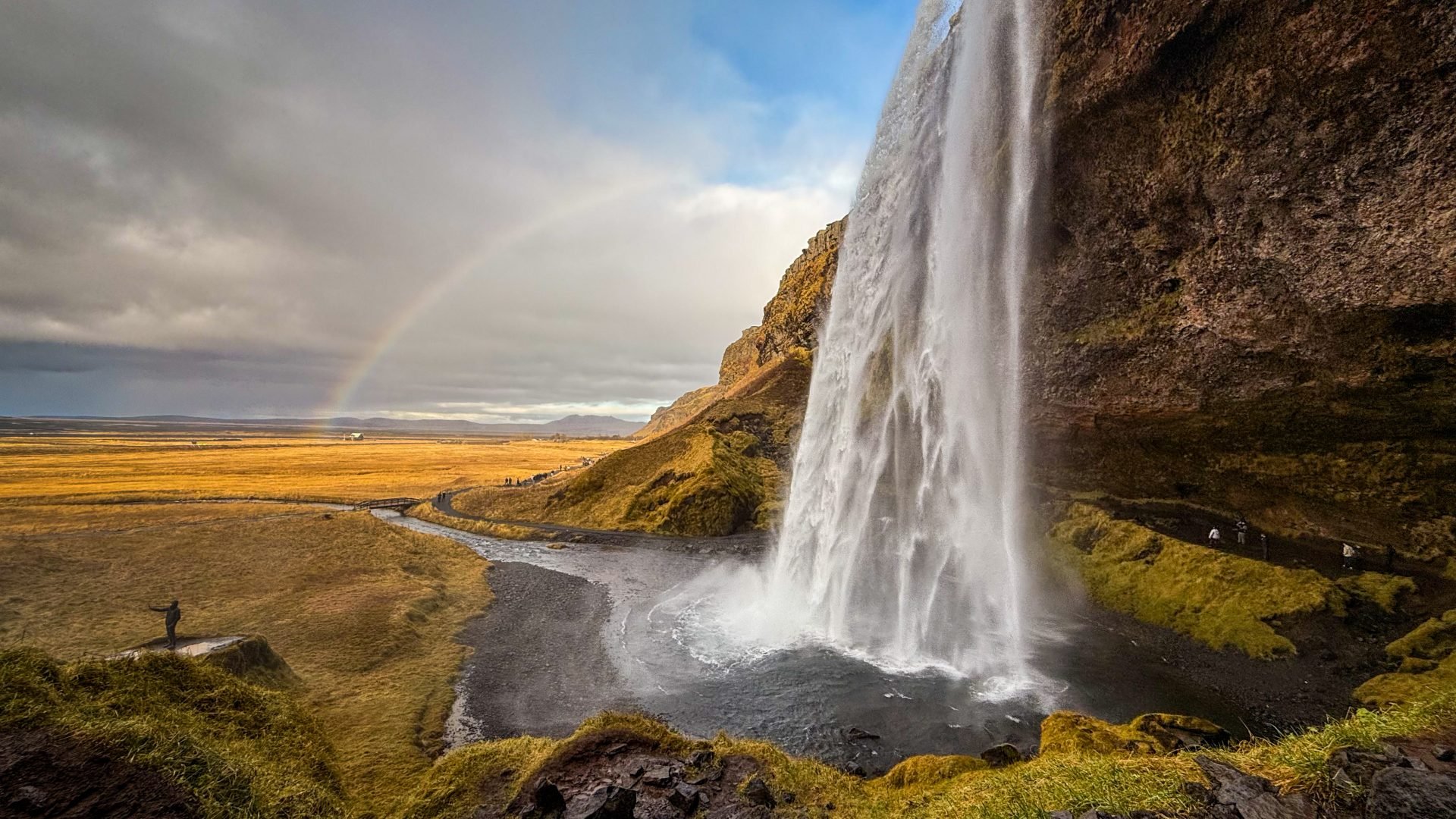 I dropped my camera into the ocean in Iceland. Let me share my lessons