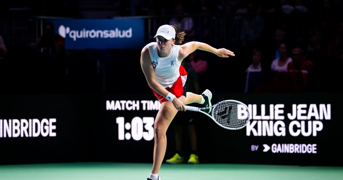 Swiatek wins in singles and doubles as Poland moves into BJK Cup semifinals
