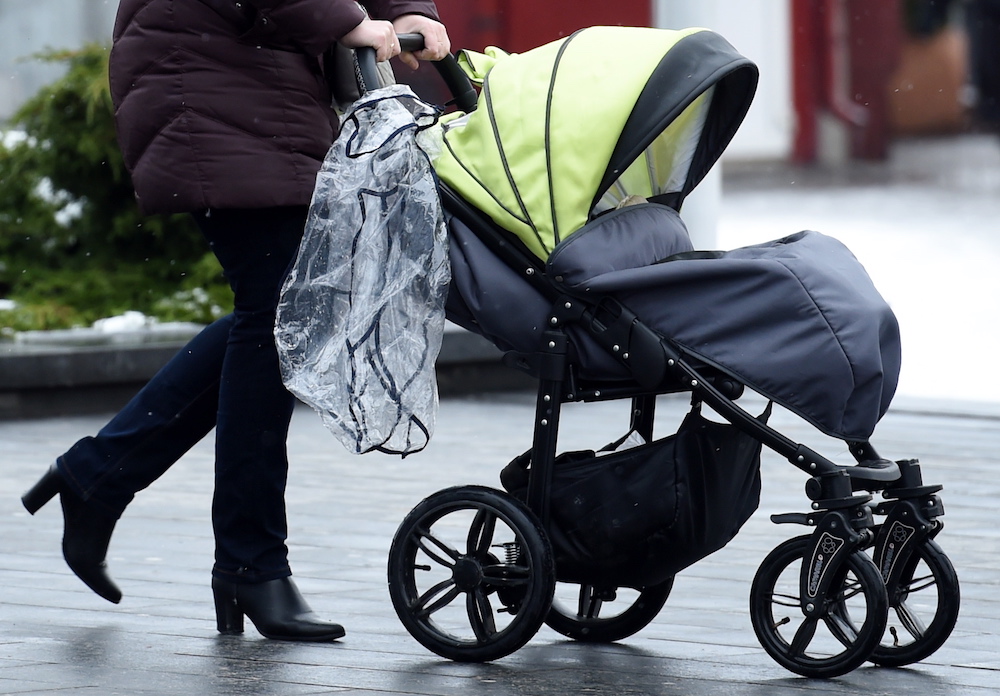 Latvijā strauji krītas dzimstība - BNN