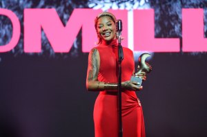 Ludmilla onstage at the 2024 Potências Awards.