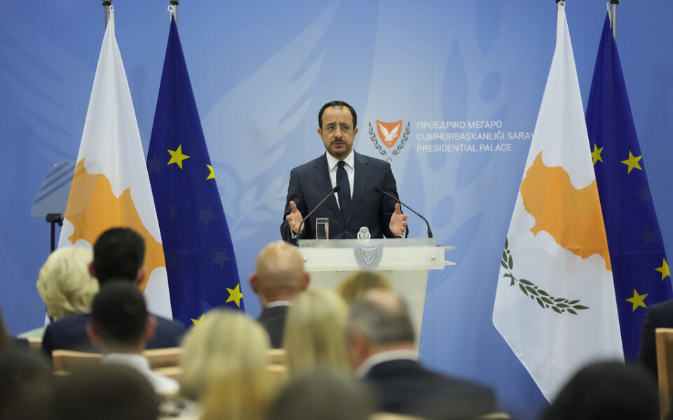 Cyprus reacts to Samaras: ‘Historic meeting, part of Cyprus’ strategy’
