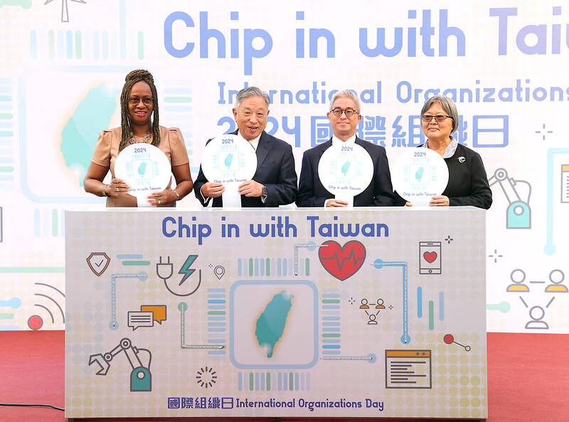 Working together - Taipei Times