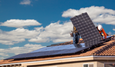 60 mil famílias ainda esperam reembolso pela compra de janelas e painéis solares