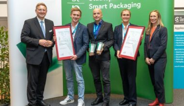 The DS Smith team collecting the Austrian State Prize for Smart Packaging in the B2B category