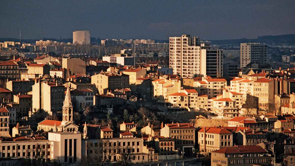 Un SDF tué à coups de parpaing à Lyon, le crime filmé et une enquête ouverte pour assassinat