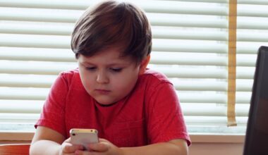 Ocho de cada diez padres en España dejan a sus hijos los dispositivos de teletrabajo