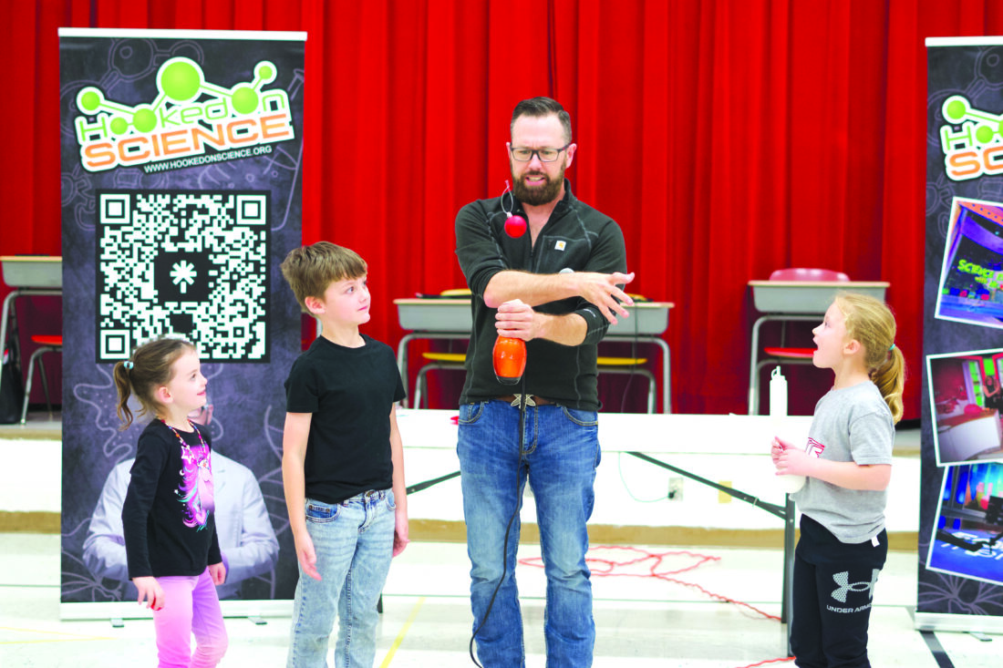 Guest shows UL Elementary students that Santa uses science | News, Sports, Jobs