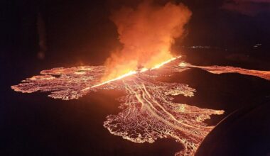 Iceland's volcano near Grindavik suddenly spewed hot lava and smoke into the air on November 20. The Public Defense Department of the State Police Commissioner released an image of the eruption on the Icelandic peninsula of Reykjanes.