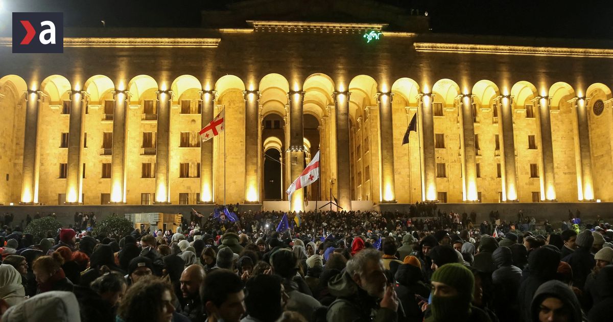 Gruzínski diplomatov protestujú proti zmrazeniu rokovaní s Európskou úniu