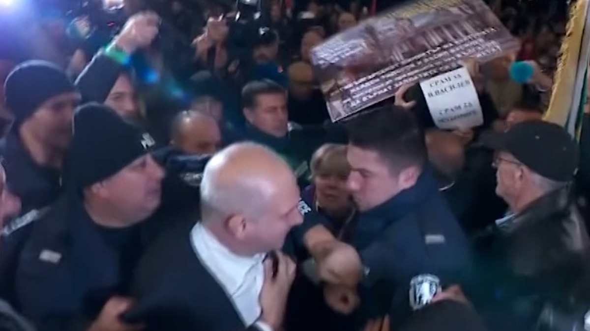American Actor Malkovich's Premiere Blocked By Nationalist Protesters In Bulgaria