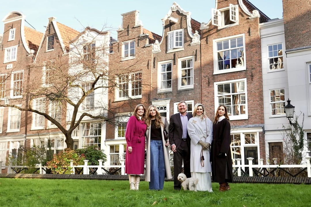 King Willem-Alexander, Queen Maxima, Princess Amalia, Princess Alexia and Princess Ariane’s the traditional winter photo session at the Begijnhof Amsterdam.