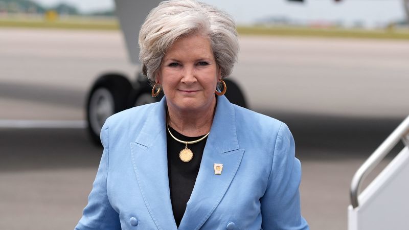Video: Trump said his new WH chief of staff likes to ‘stay in the back.’ Randi Kaye explains why he is right