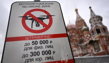 Flight tracker over Moscow after Ukraine drone attack forces airport closure