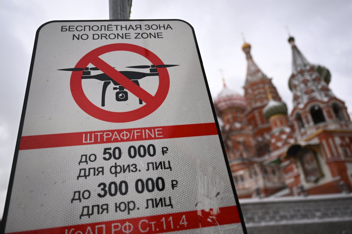 Flight tracker over Moscow after Ukraine drone attack forces airport closure