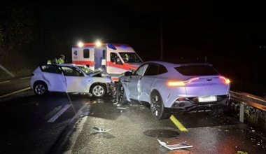 Frontale botsing in Zwitserland: naakte Belg die auto gestolen had, zat achter het stuur van een van de voertuigen