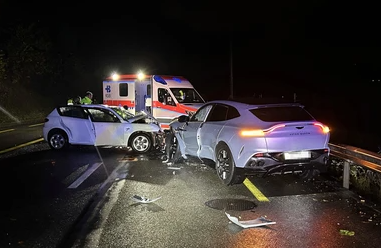 Frontale botsing in Zwitserland: naakte Belg die auto gestolen had, zat achter het stuur van een van de voertuigen