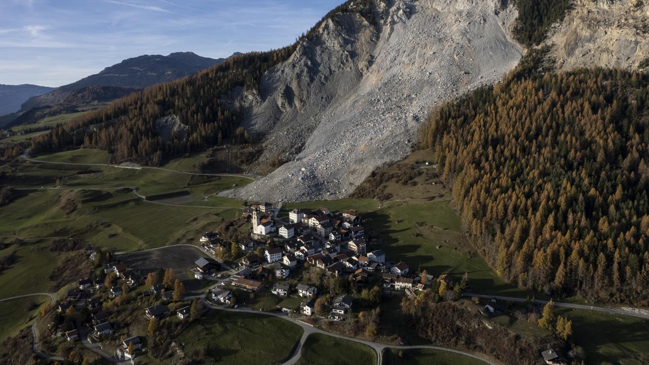 Evakuierung droht: Schweizer Bergdorf von Schuttmassen bedroht