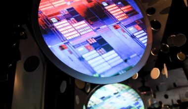 Taiwan Must Improve Its Chip Tech to Stay Ahead, TSMC’s Hou Says