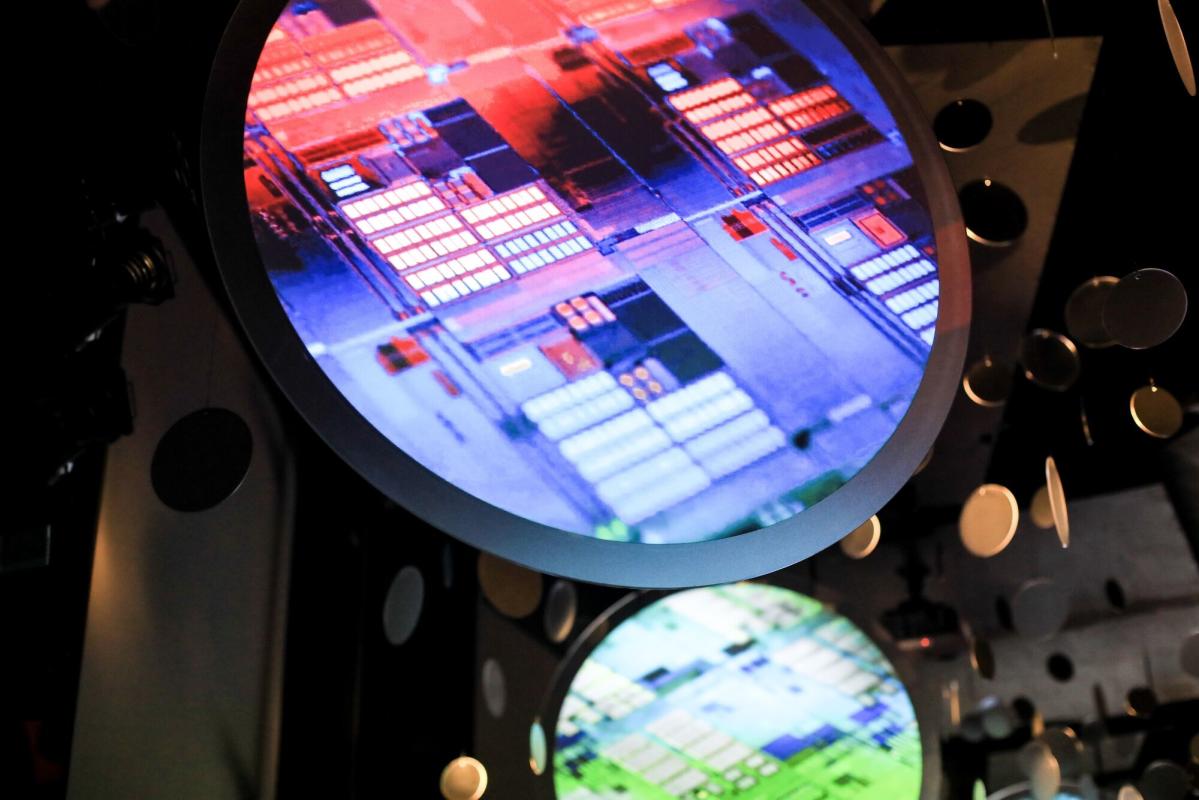 Taiwan Must Improve Its Chip Tech to Stay Ahead, TSMC’s Hou Says