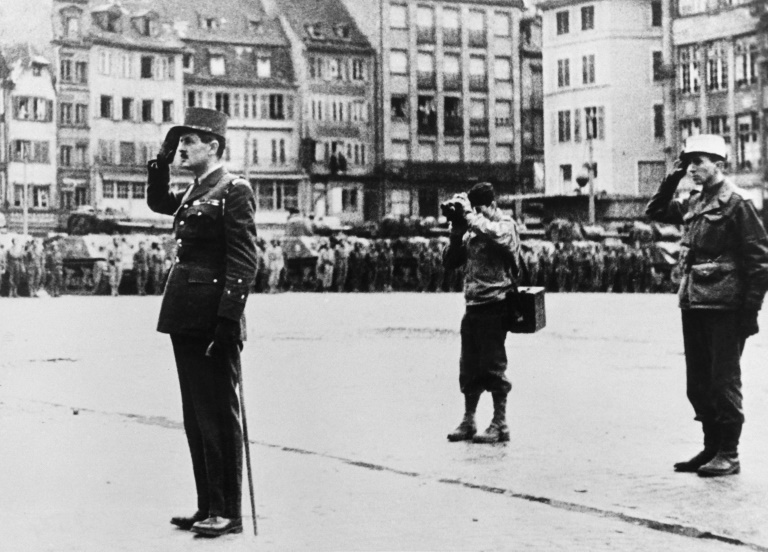 General Philippe Leclerc (L) had sworn to free Alsace from the Nazis (-)