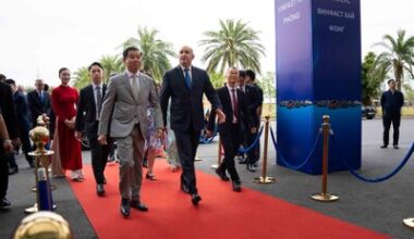Bulgarian president urges VinFast to soon sell electric cars and invest in production in Bulgaria