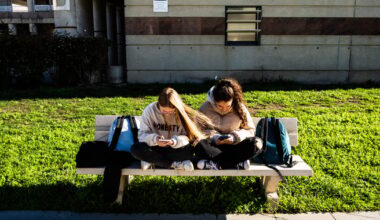 France doubles down on age minimum of 15 for social media use – POLITICO