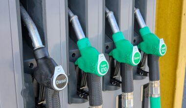 Rossz hír az autósoknak: újra emelkednek az üzemanyagárak