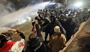 Erneut Barrikaden, Tränengas und Wasserwerfer bei Pro-EU-Protesten in Georgien