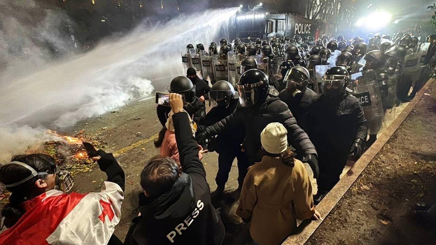 Erneut Barrikaden, Tränengas und Wasserwerfer bei Pro-EU-Protesten in Georgien