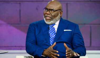 Dallas pastor Bishop T.D. Jakes suffers health incident after delivering sermon