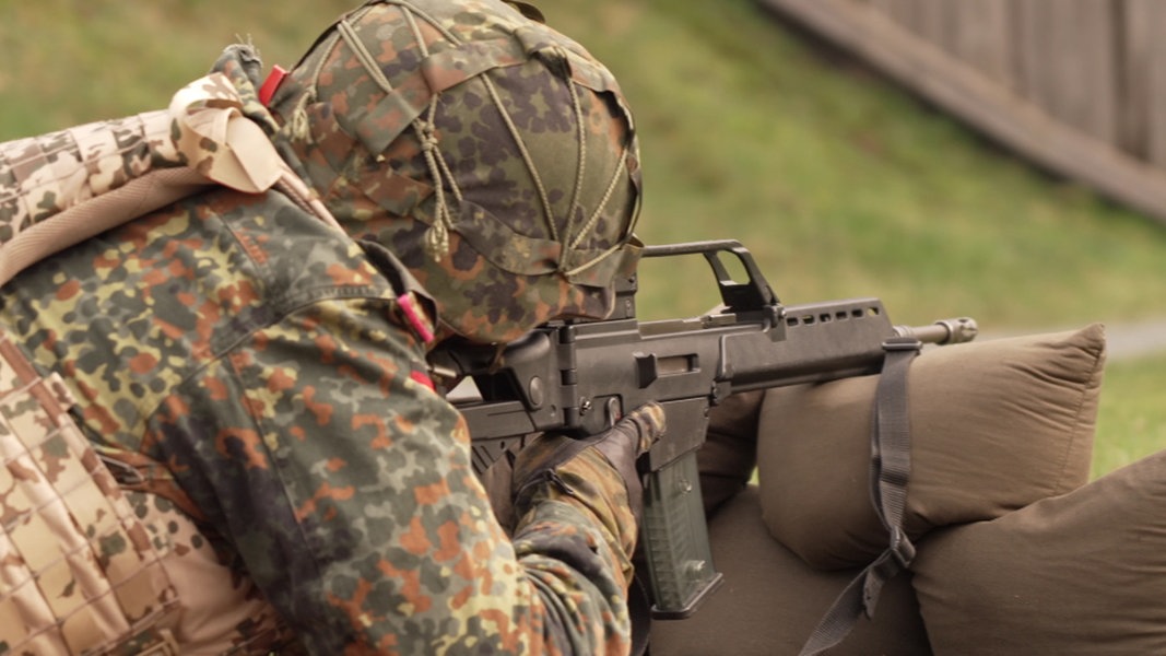 EU-Manöver in Bergen: 1.700 Soldaten üben Truppenverlegung | NDR.de - Nachrichten - Niedersachsen