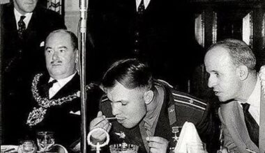 Yuri Gagarin was served tea w/ lemon at a reception with QEII. After drinking tea, he took out a lemon and ate it. People were surprised. But the Queen calmly took out a lemon and ate it too.