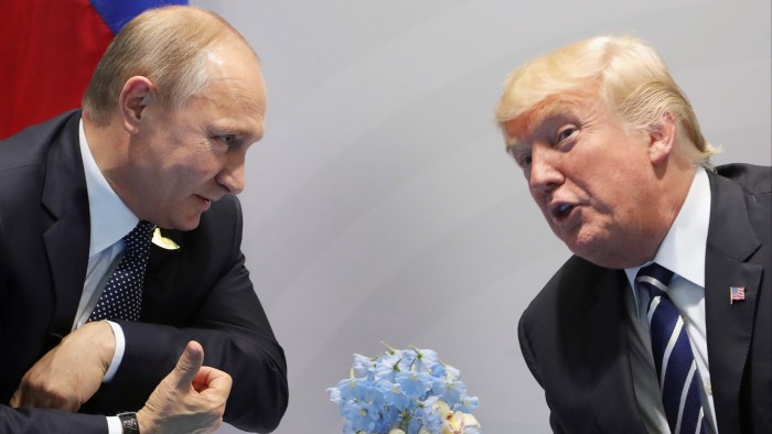 US President Donald Trump (R) and Russia’s President Vladimir Putin
