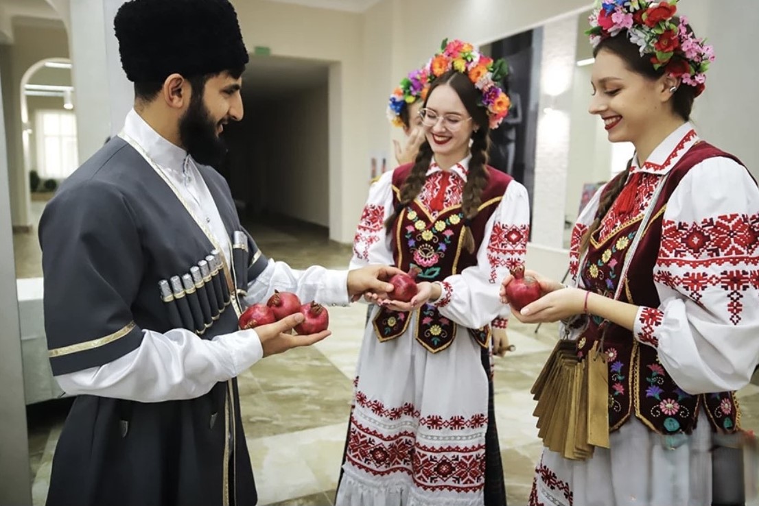 Belarus holds pomegranate festival (PHOTO)