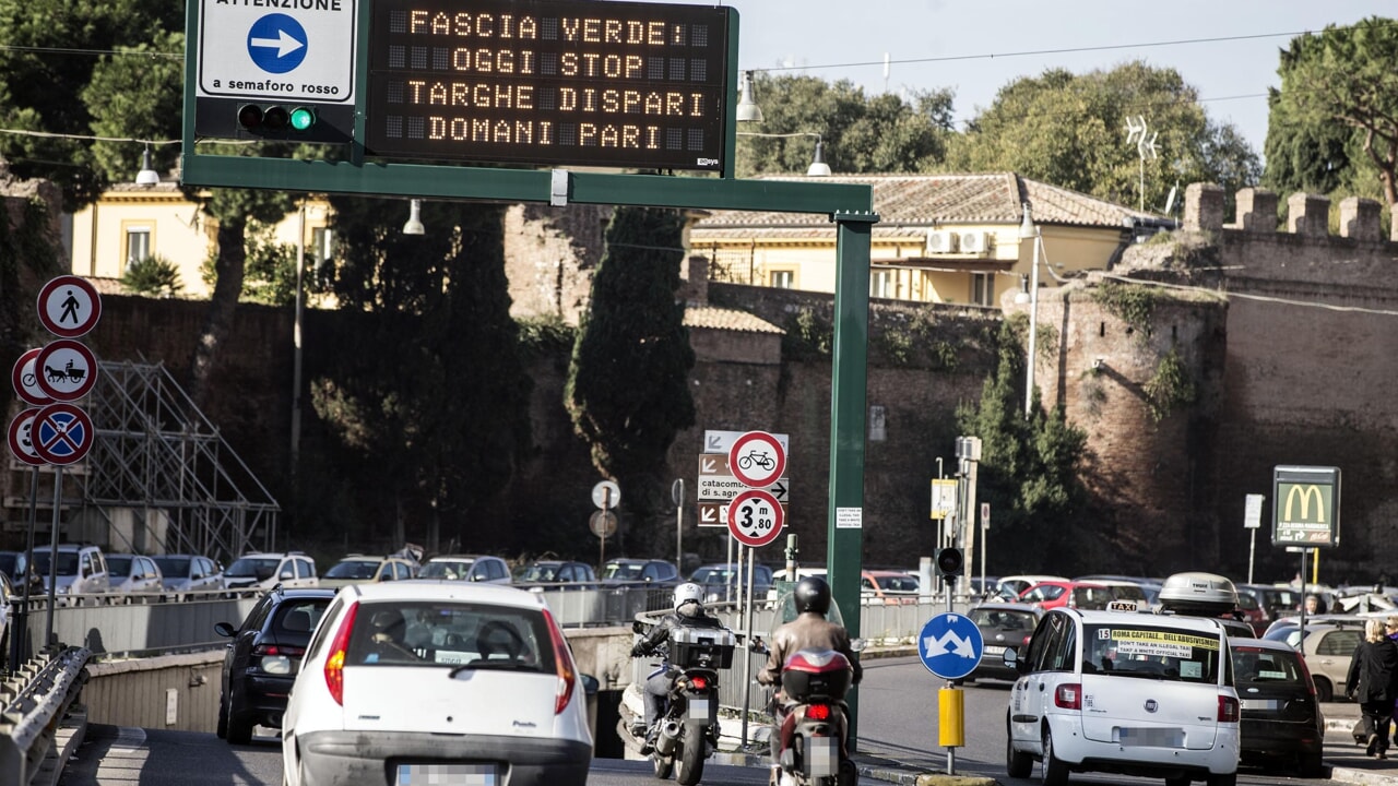 domenica 10 novembre niente auto nella fascia verde. Orari, informazioni e dettagli