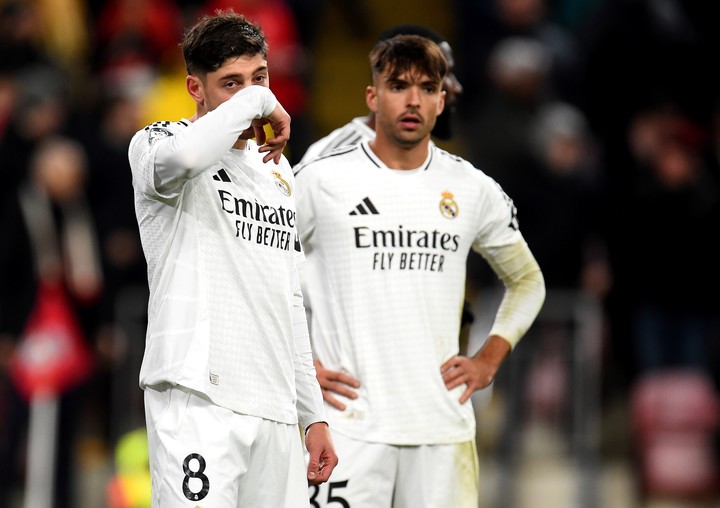 El Merengue perdió ante el Liverpool y peligra su clasificación en la Champions League.