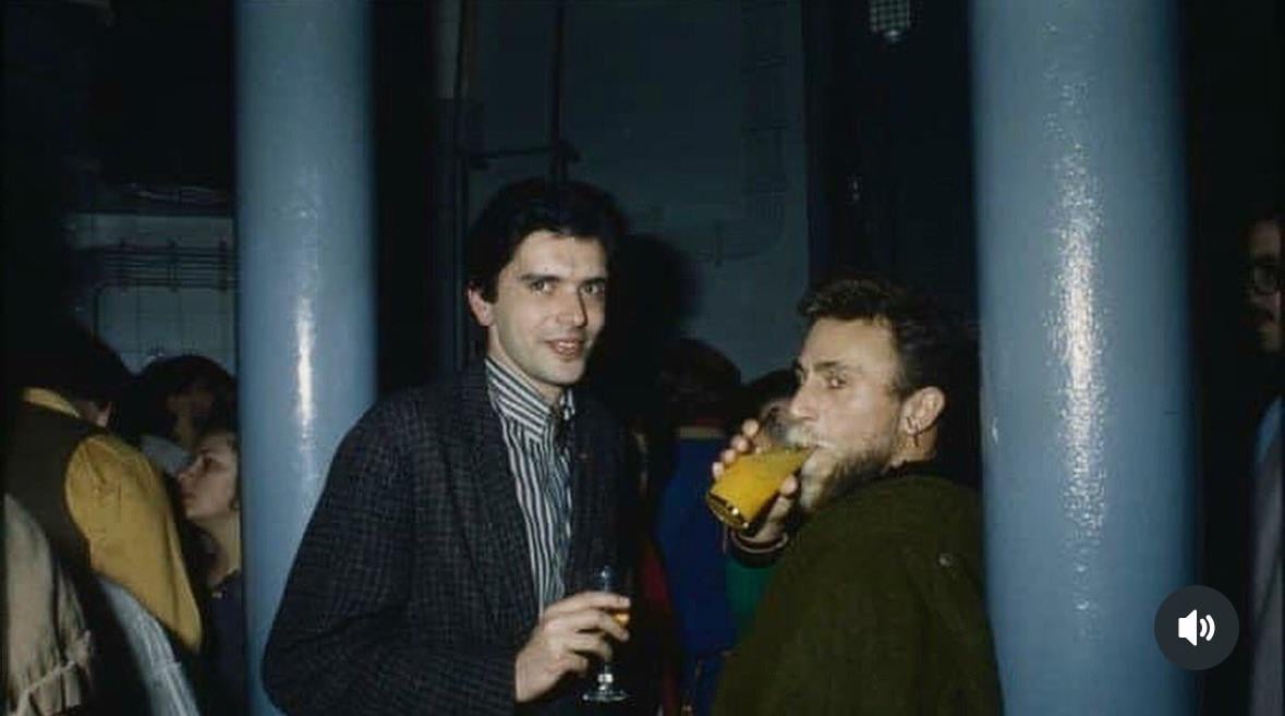 Rui Reininho (vocalista da banda “GNR”) e António Variações no Lux Frágil no início dos anos 80