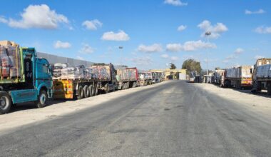 Nahost-Liveblog: ++ Hilfskonvoi im Gazastreifen geplündert ++