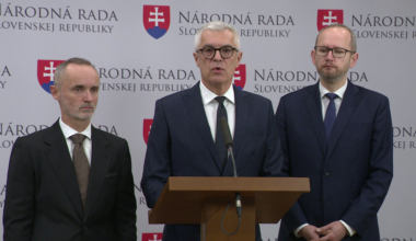 Opozícia upozornila na prepúšťanie na rezorte J. Blanára