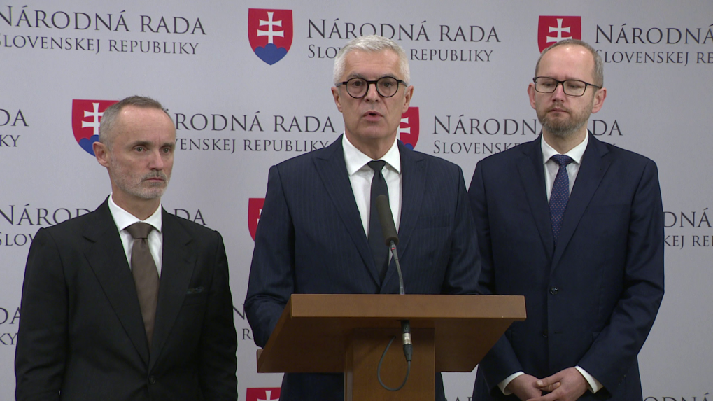 Opozícia upozornila na prepúšťanie na rezorte J. Blanára