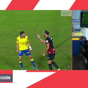 ¡Expulsado por una peineta al rival!
