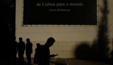 Portugal offers tax breaks to curb youth brain drain