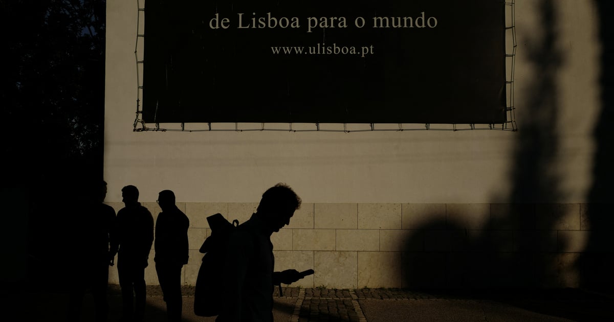 Portugal offers tax breaks to curb youth brain drain