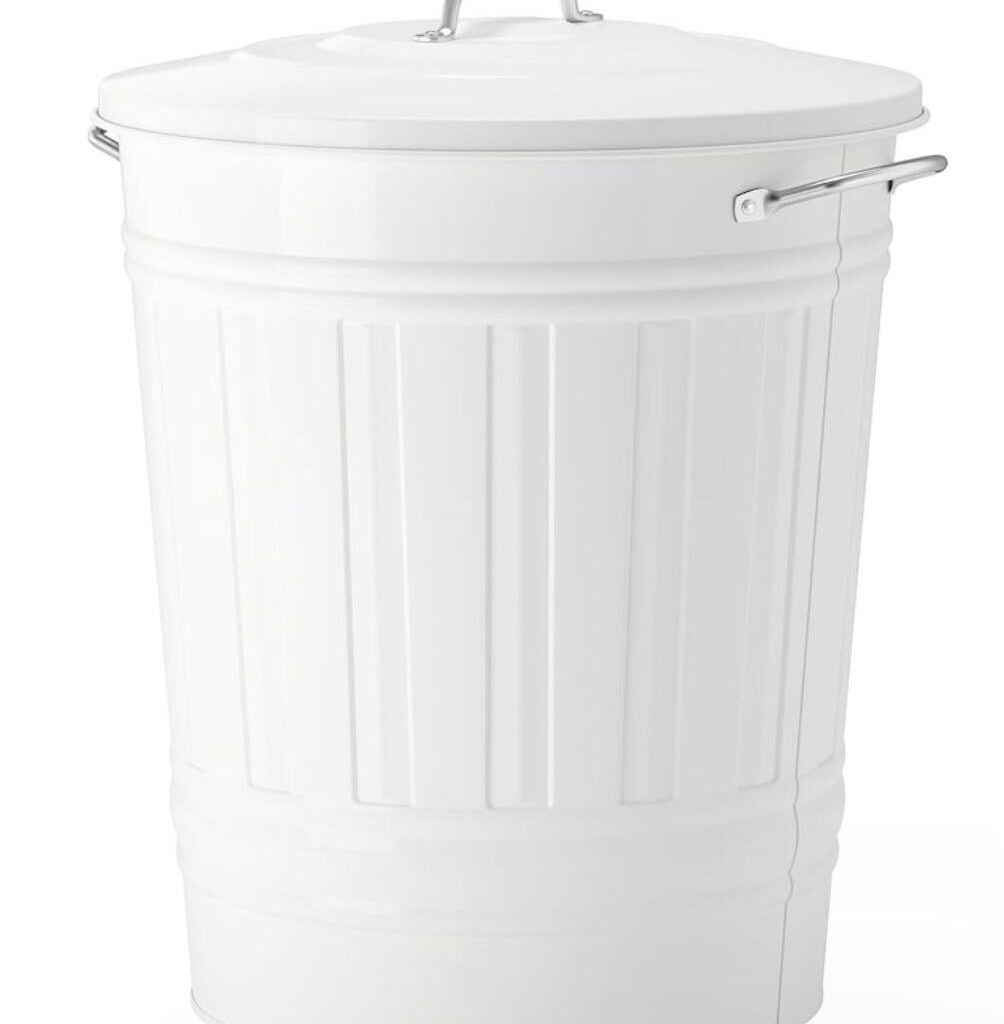How to throw away a metal trash can