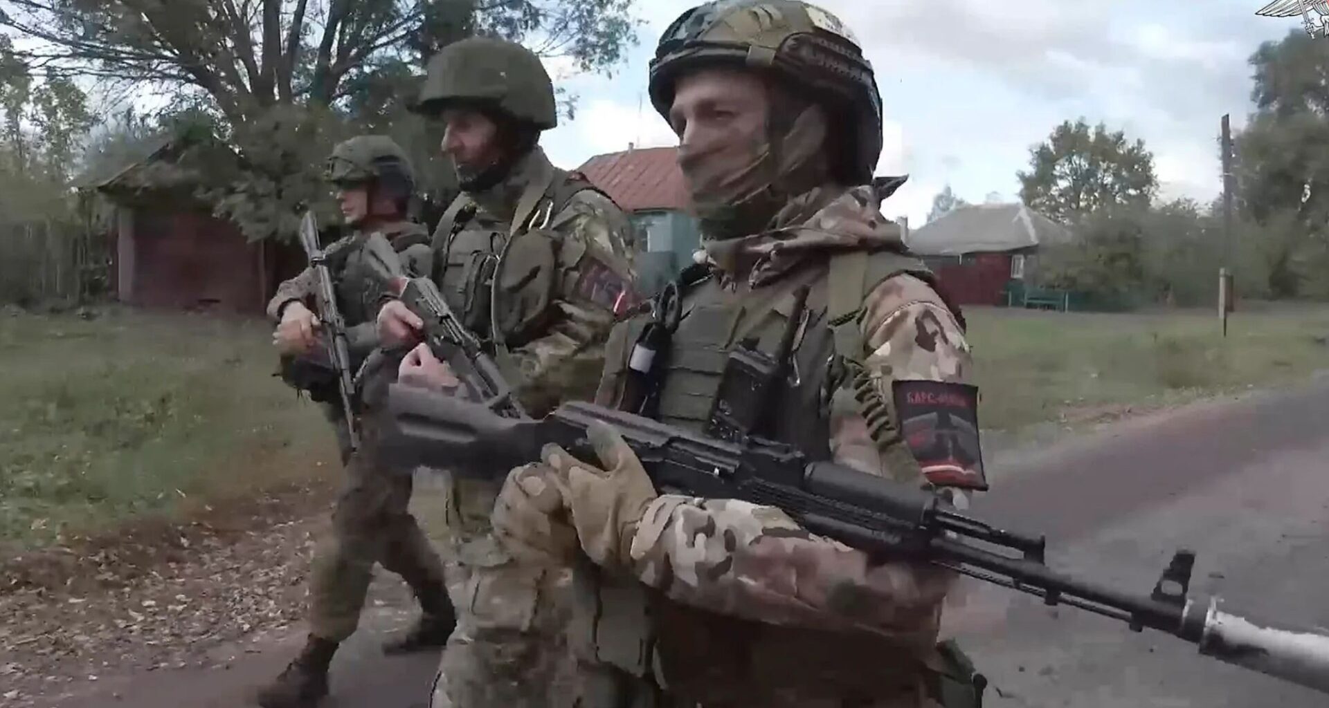 Putin has amassed 50,000 soldiers including North Korean troops in Kursk ahead of counteroffensive in DAYS, say US – The Sun