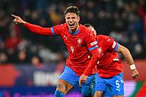 Utkání závěrečného 6. kola skupiny B1 fotbalové Ligy národů Česko - Gruzie, 19. listopadu 2024, Olomouc. (zleva) Adam Hložek z Česka se raduje.